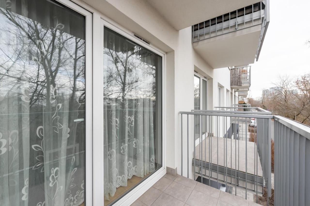 Metro Mlynow Silver Apartment Варшава Екстер'єр фото